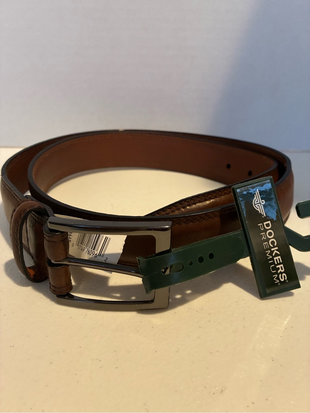 Dockers Men’s Brown Leather Dress Belt with Gunmetal buckle NEW with tag.